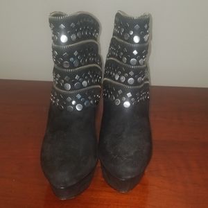 PELLE MODA STUDDED BOOTIES